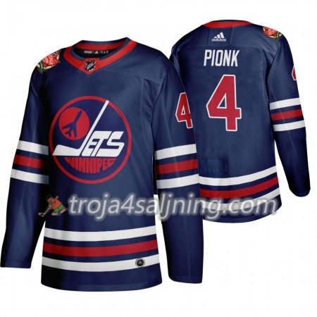 Winnipeg Jets tröja Neal Pionk 4 Adidas 2019 Heritage Classic Navy Authentic - NHL Tröjor Herr Winnipeg Jets tröja Neal Pionk 4 Adidas 2019 Heritage Classic Navy Authentic - NHL Tröjor Herr